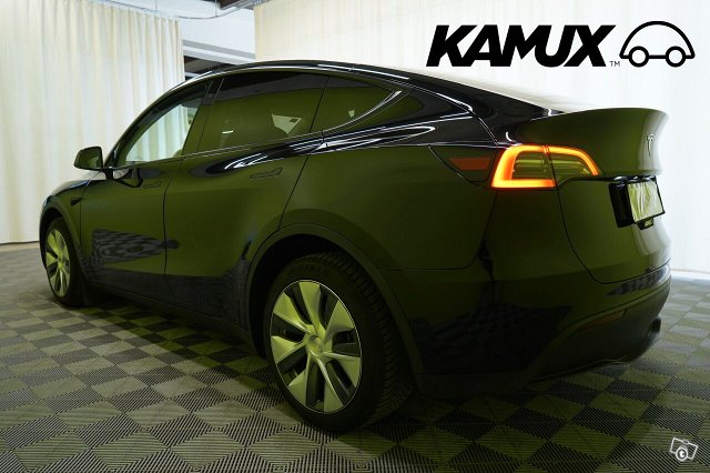 Tesla Model Y 5