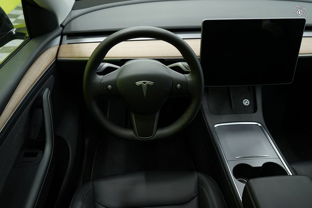 Tesla Model Y 15