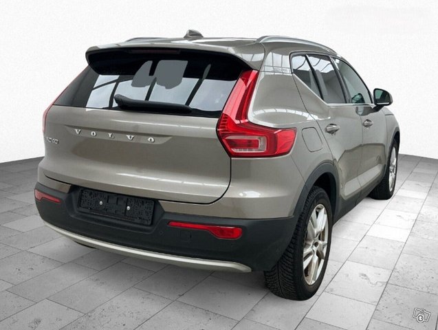 VOLVO XC40 2