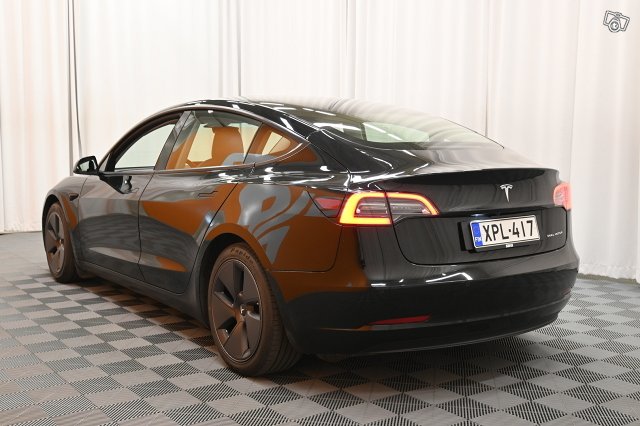 Tesla Model 3 4