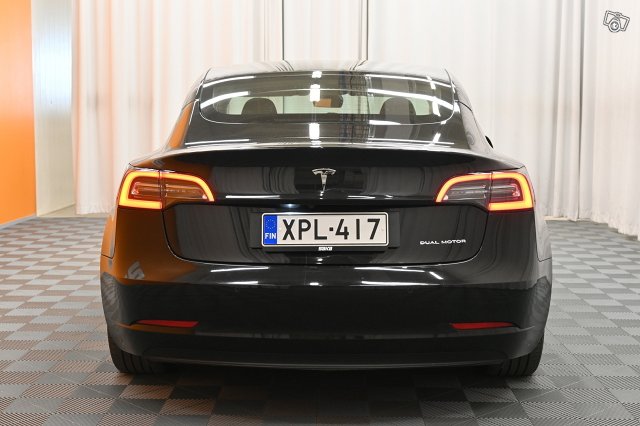 Tesla Model 3 5