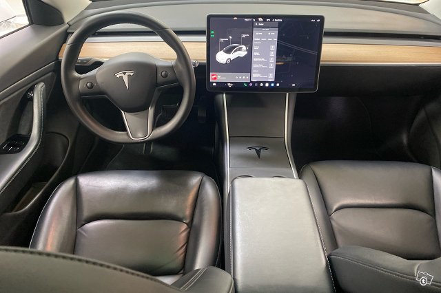 Tesla Model 3 7