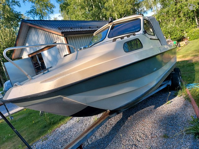 Flipper 580 cabin cruiser, kuva 1