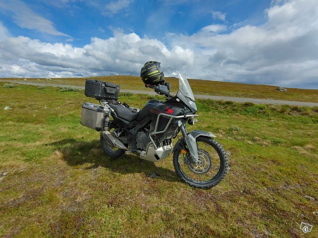 Honda XL750 TransAlp ja XRV750 Africa Twin, kuva 1