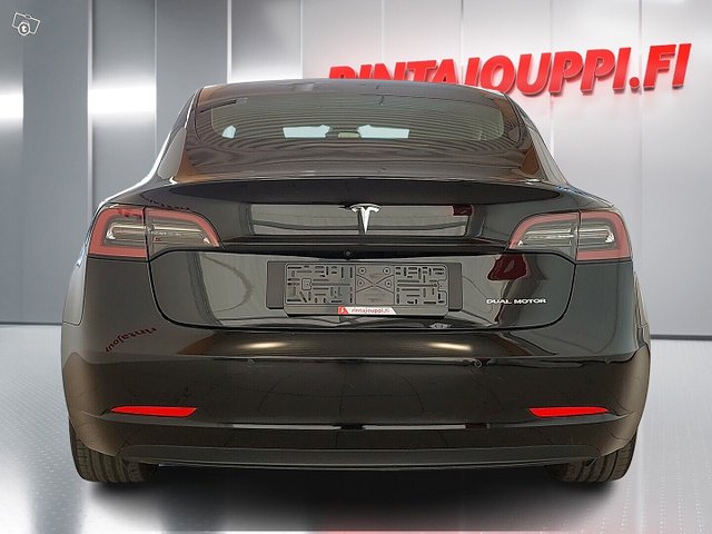 Tesla Model 3 4