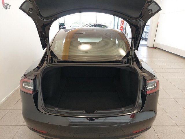 Tesla Model 3 9