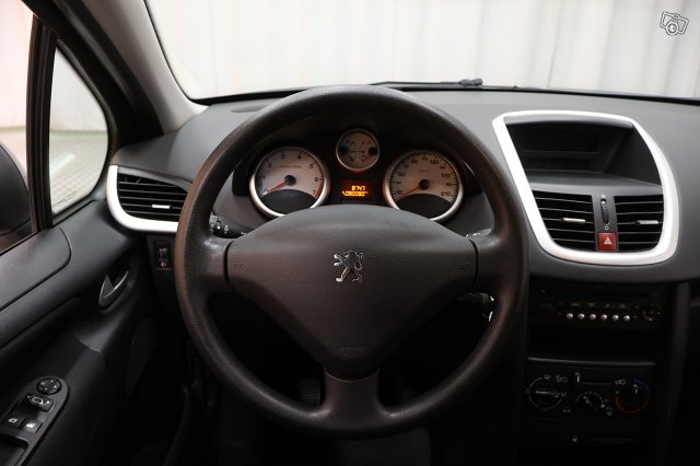 Peugeot 207 13