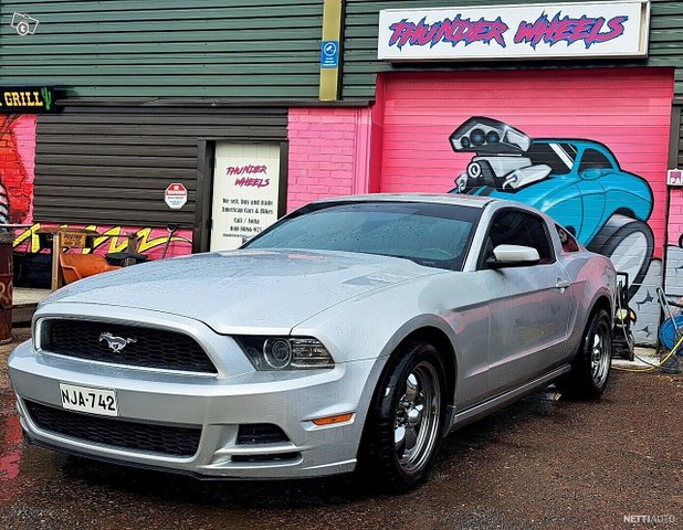 Ford Mustang 2