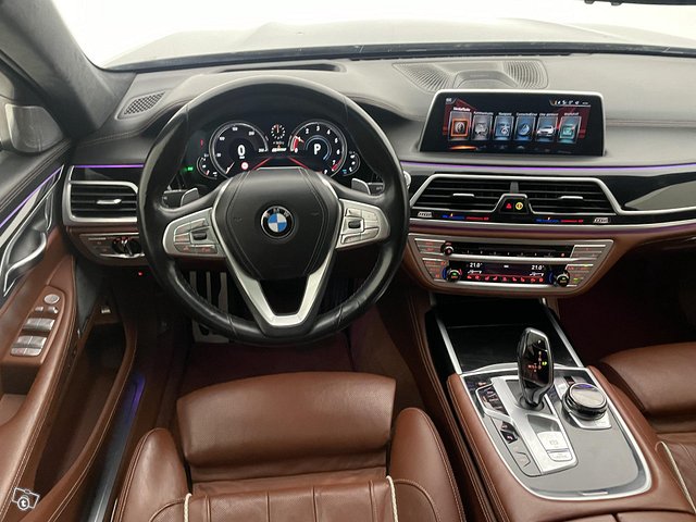 BMW 740 18
