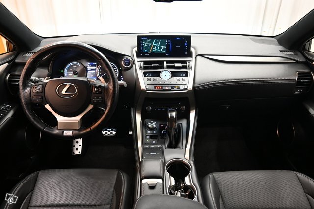 Lexus NX 15