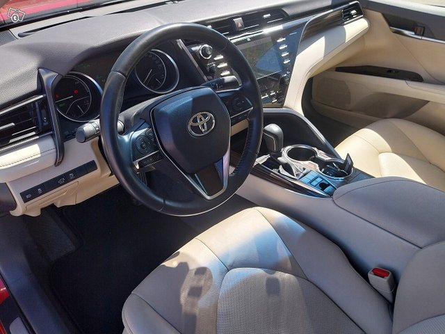Toyota Camry 5