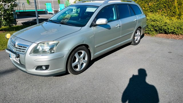 Toyota Avensis 3