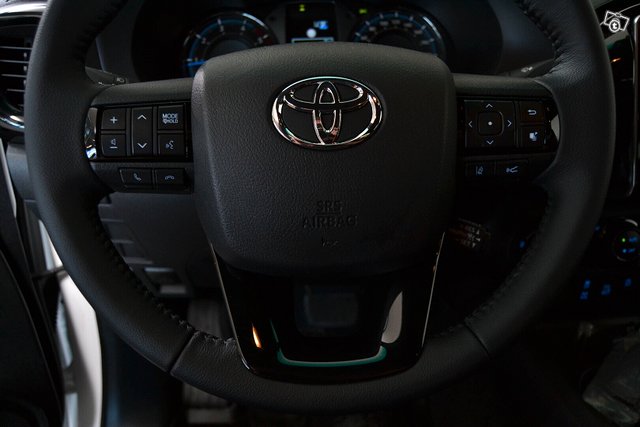 Toyota HILUX 16