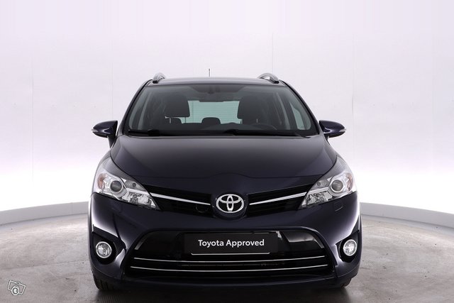 Toyota Verso 2