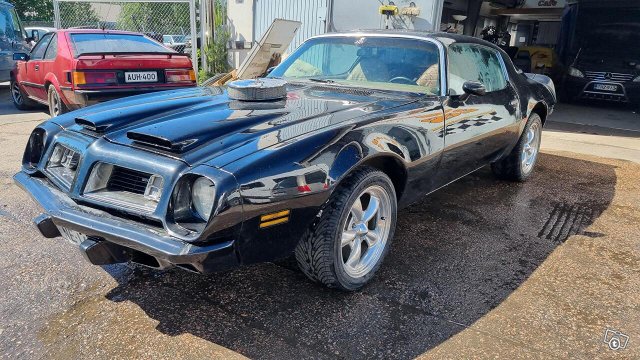 Pontiac Firebird 17