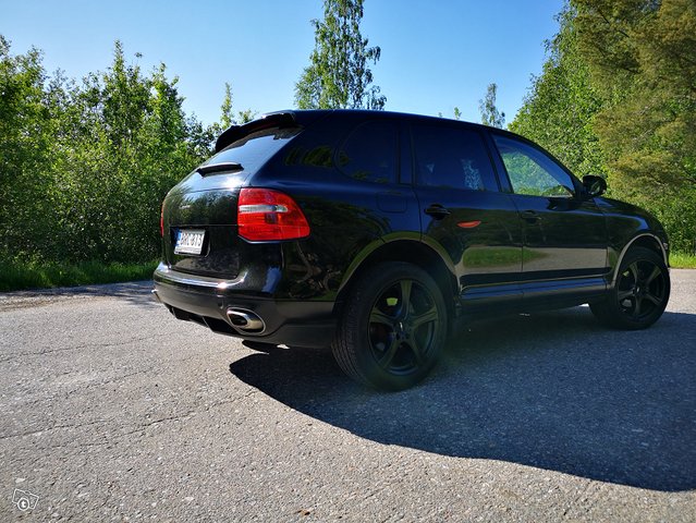 Porsche Cayenne 8