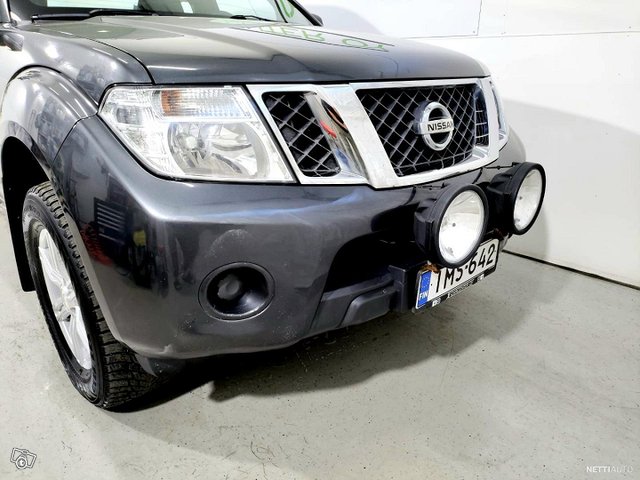 Nissan Navara 2