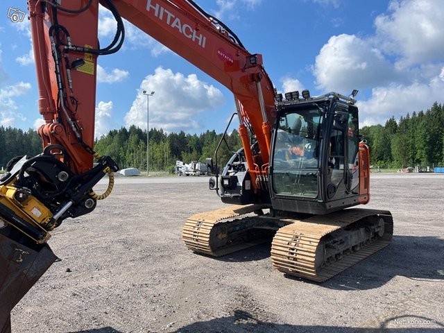 Hitachi ZX 135 US-6 2