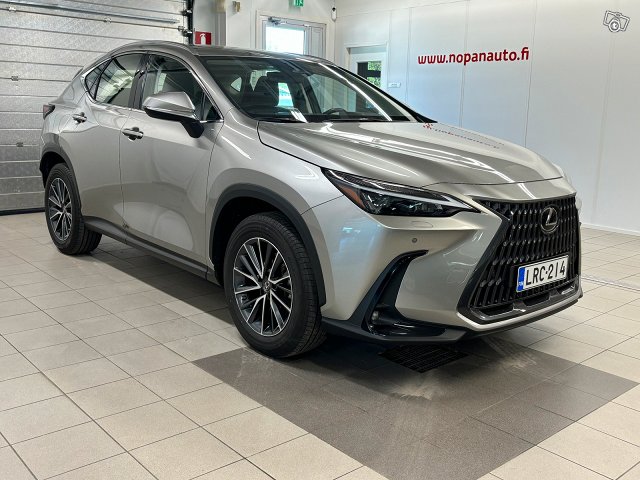 Lexus NX 4