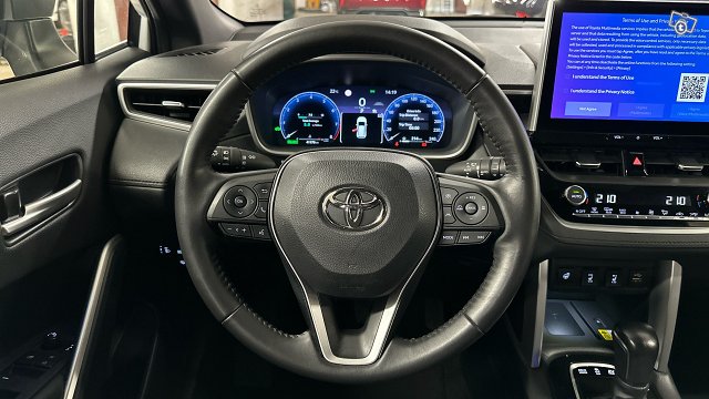 Toyota Corolla Cross 12