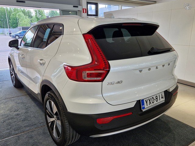 VOLVO XC40 24