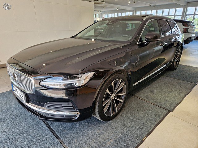 VOLVO V90 1