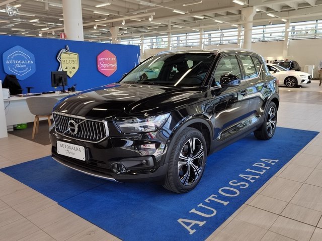 VOLVO XC40 1