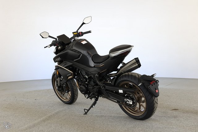 CFMOTO 800NK 6