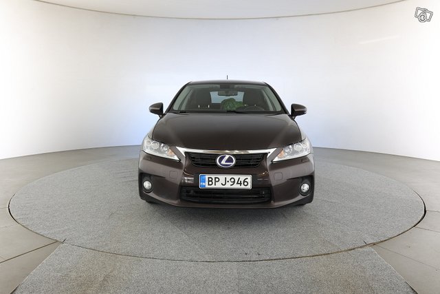 Lexus CT 8