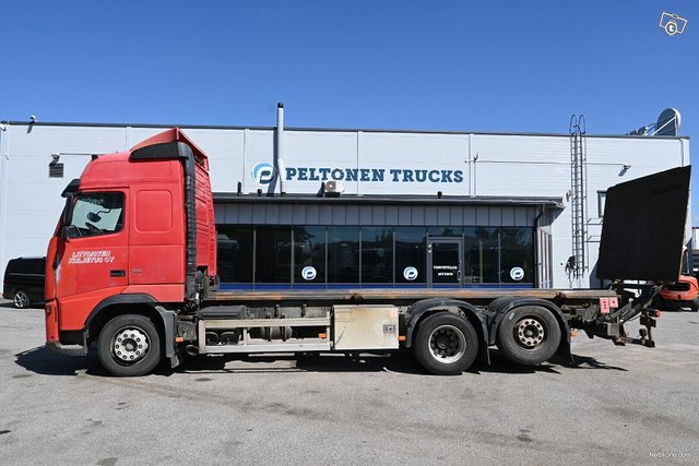 Volvo FH480 6x2 Konttiauto Perälaudalla 2