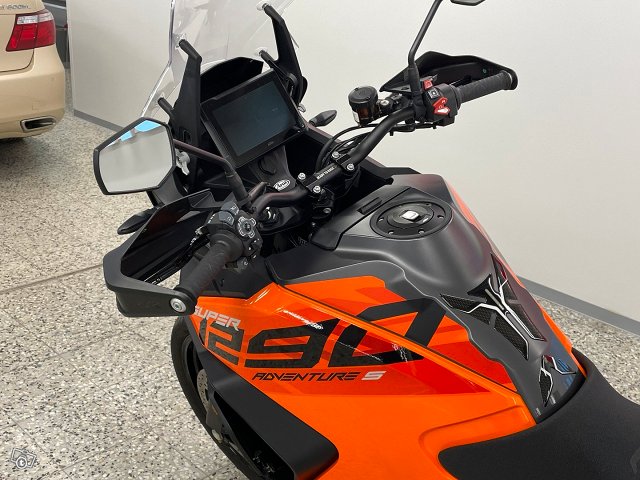 KTM 1290 Super Adventure S 13