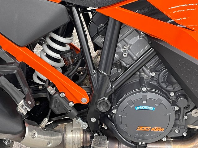 KTM 1290 Super Adventure S 24