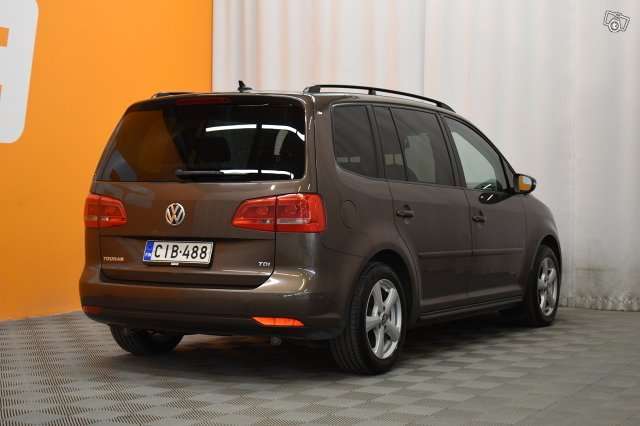 Volkswagen Touran 8