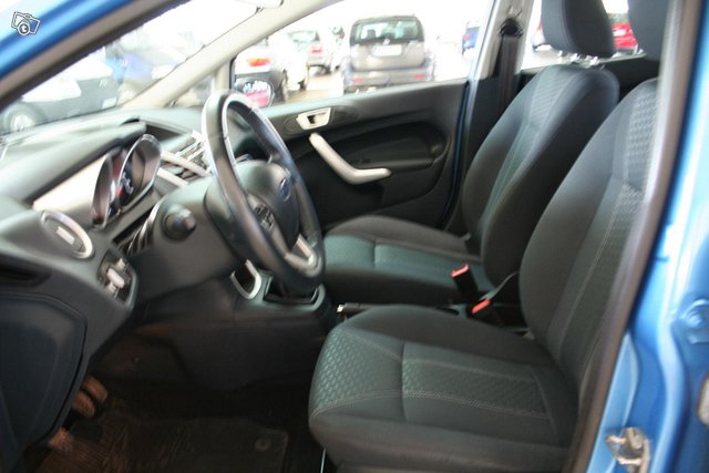 Ford Fiesta 12