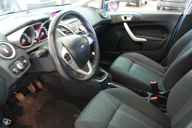 Ford Fiesta 13