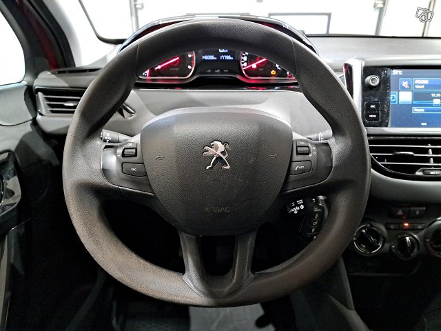 PEUGEOT 208 12