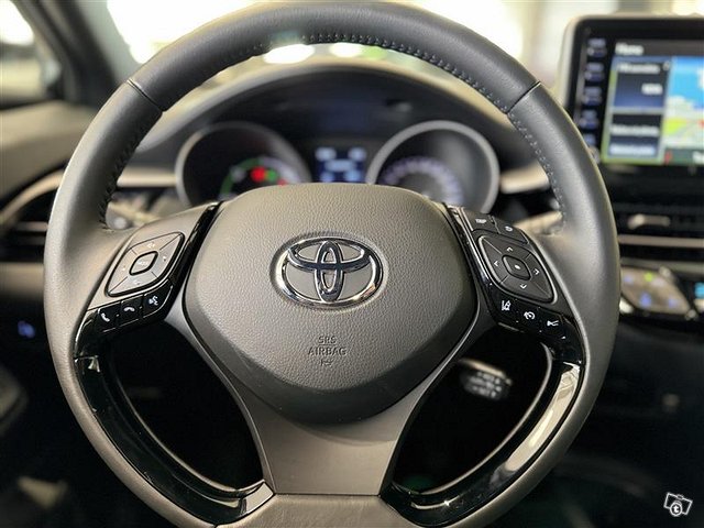 Toyota C-HR 13
