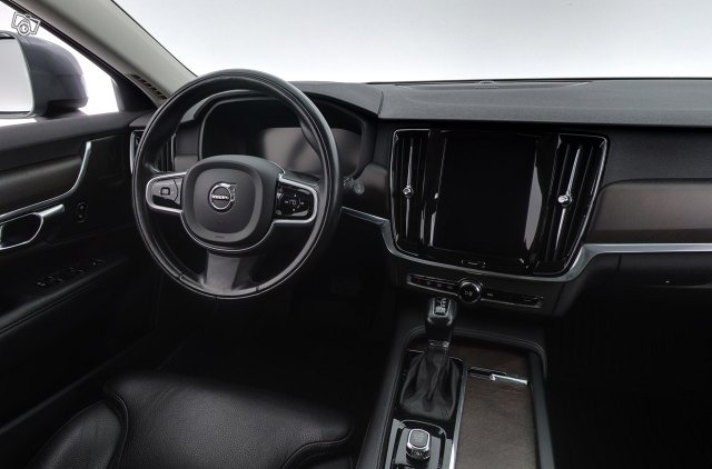 Volvo V90 Cross Country 11