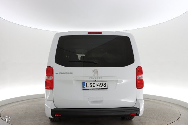 PEUGEOT E-Traveller 5