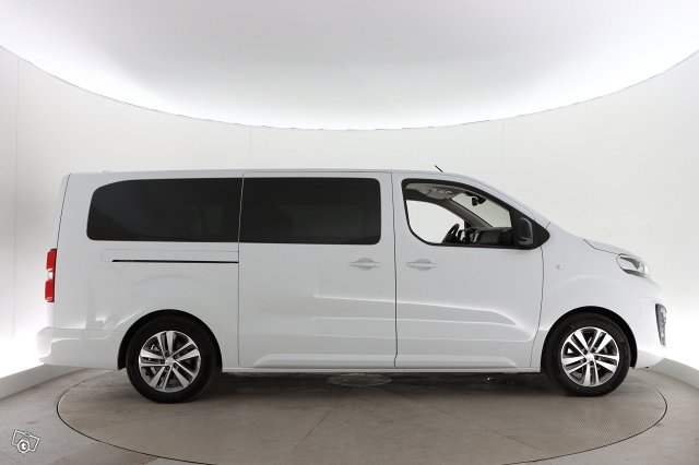 PEUGEOT E-Traveller 7