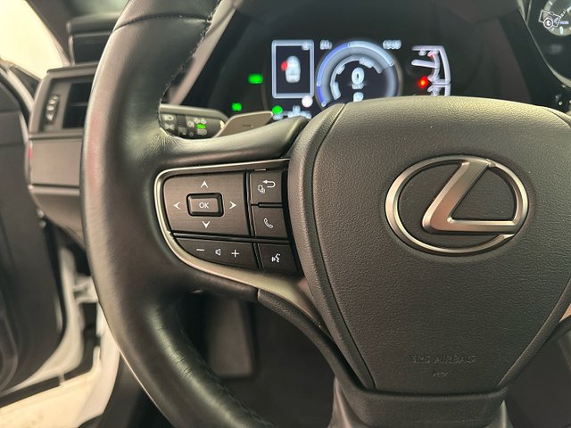Lexus ES 18