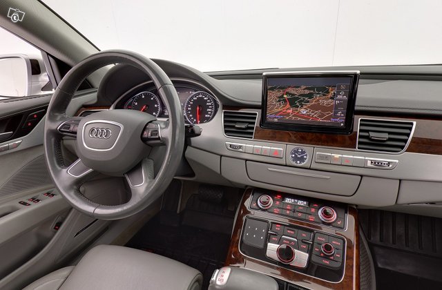Audi A8 12