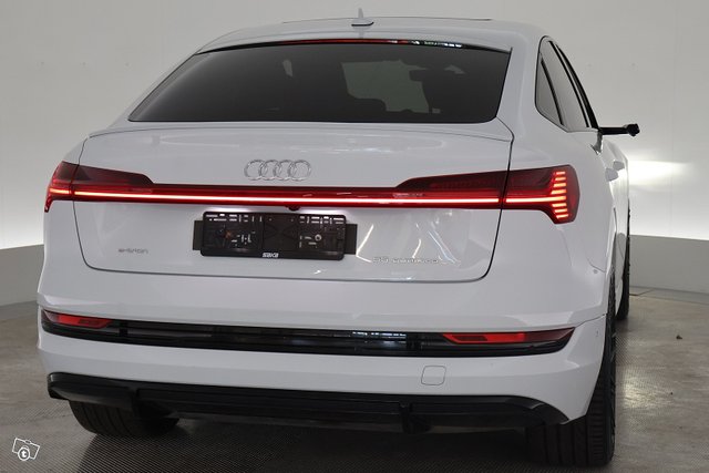 Audi E-tron 10