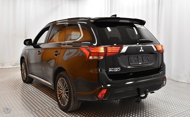 Mitsubishi Outlander PHEV 5