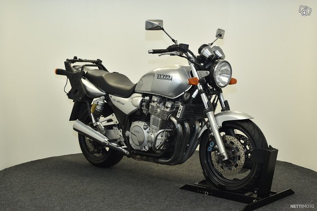 Yamaha XJR 2