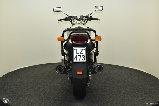 Yamaha XJR 7
