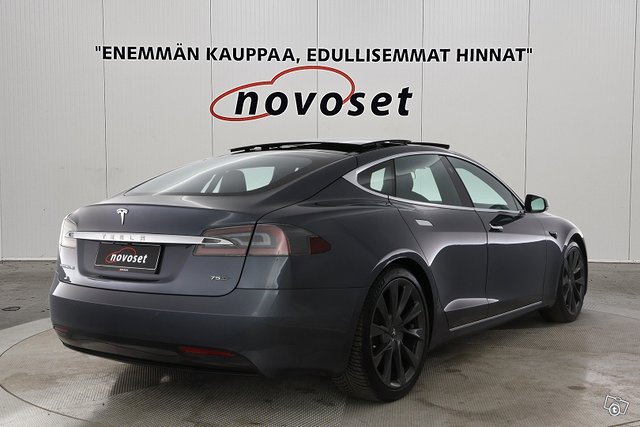 Tesla Model S 4