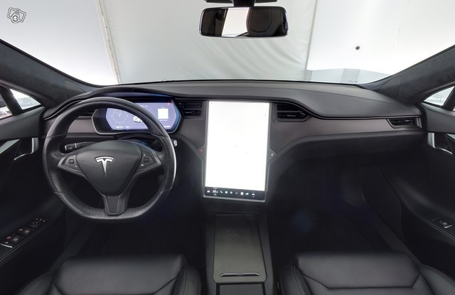 Tesla Model S 8