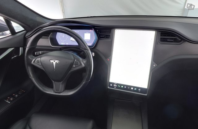 Tesla Model S 10