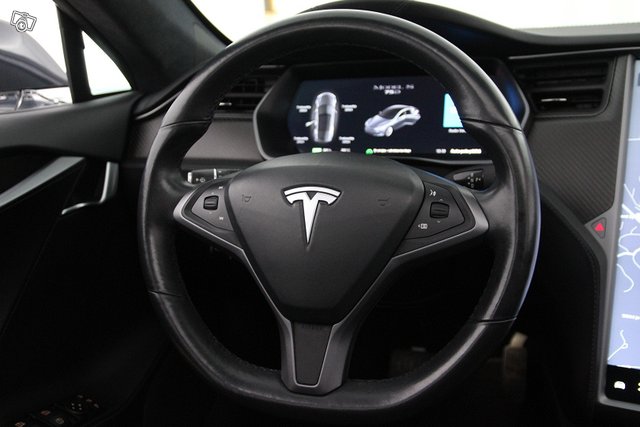 Tesla Model S 11